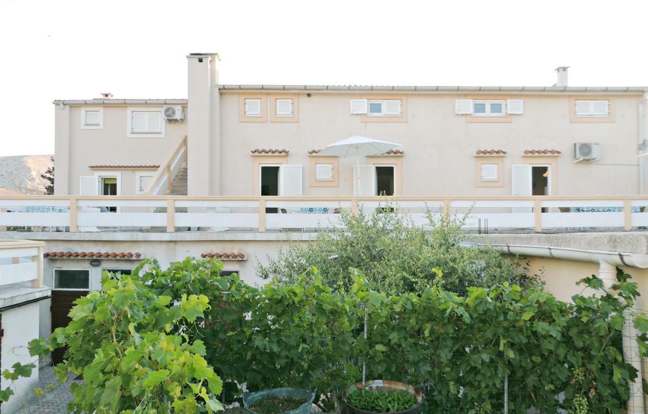 Apartments Jelena Паг Экстерьер фото