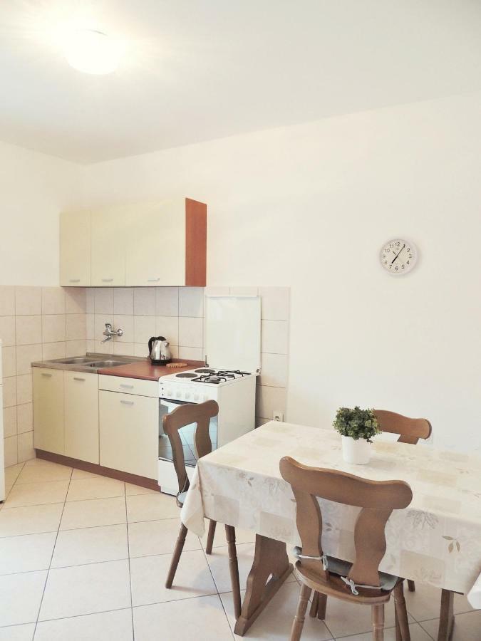 Apartments Jelena Паг Экстерьер фото